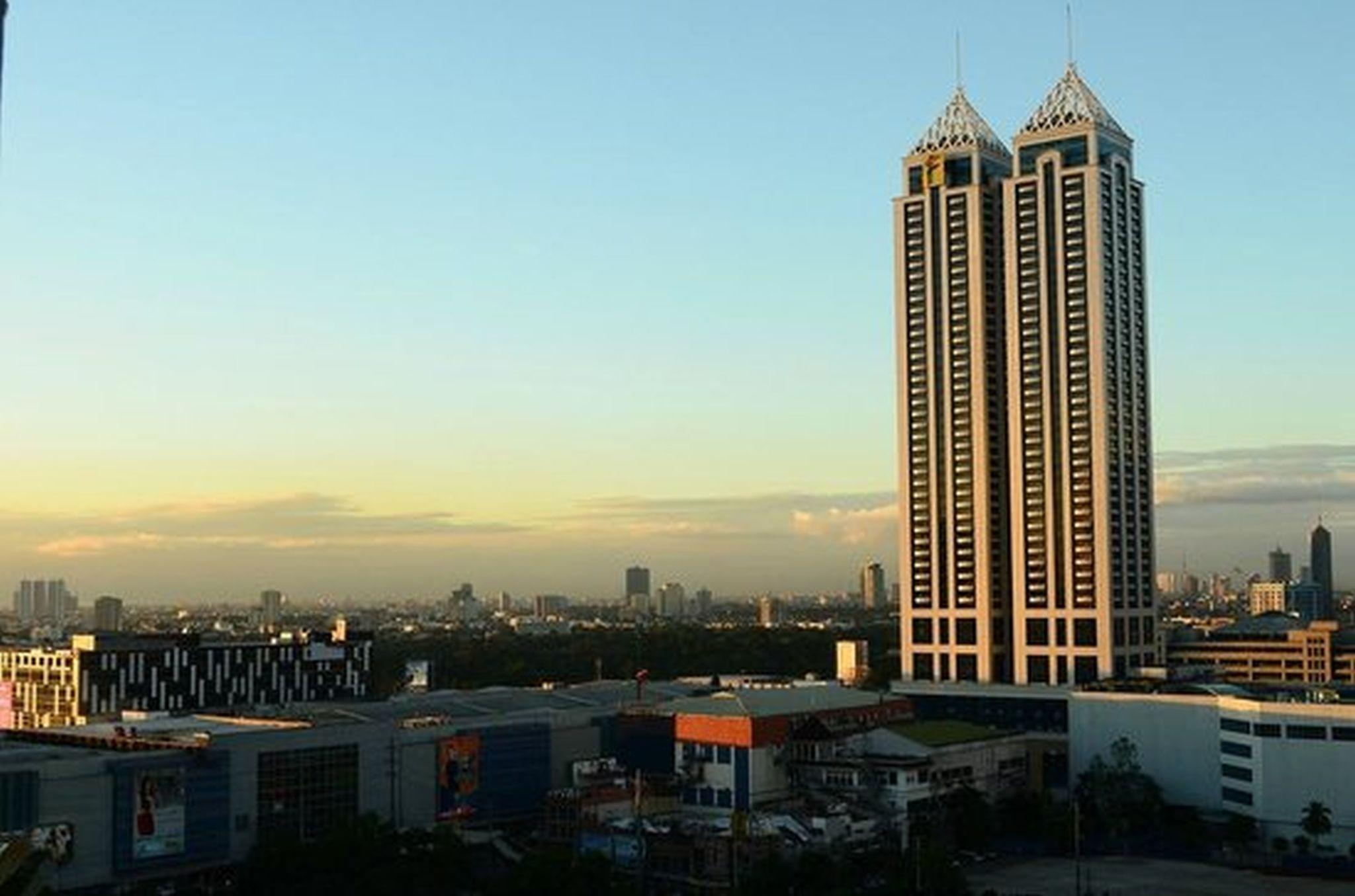 Aparthotel Bsa Twin Towers Mandaluyong Exterior foto