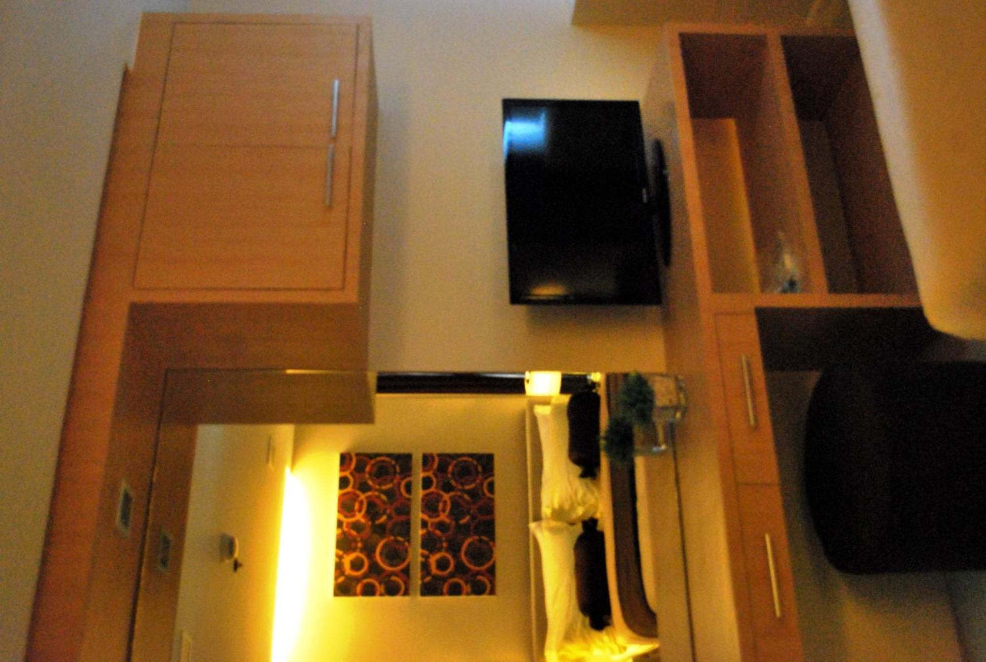 Aparthotel Bsa Twin Towers Mandaluyong Exterior foto